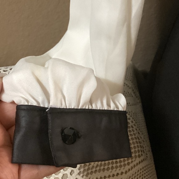 FOREVER 21 WHITE BLOUSE WITH A LEATHER  COLLAR. - Picture 4 of 14